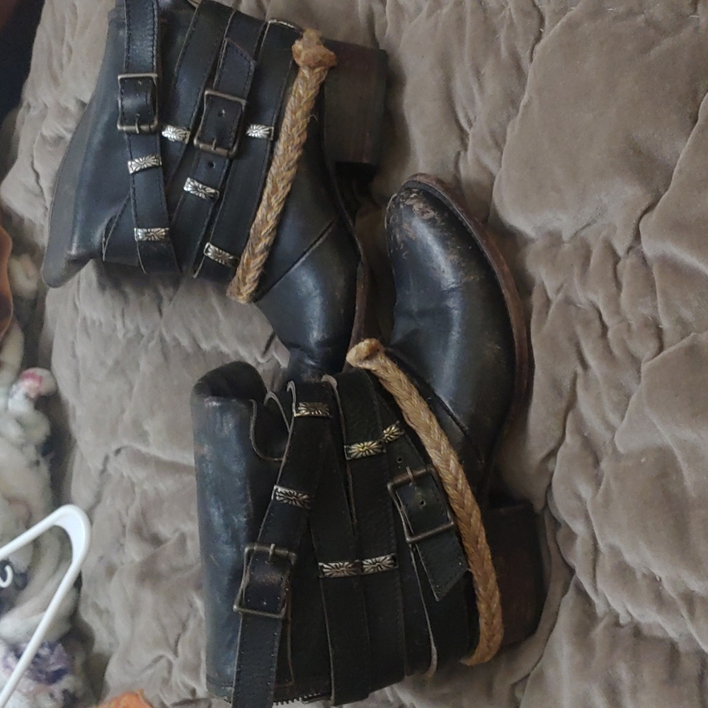 FREE PEOPLE BOOTS...Sz 7 Gorgeous